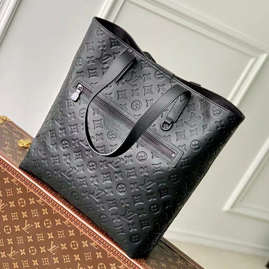 Louis Vuitton Excursion Tote M24777