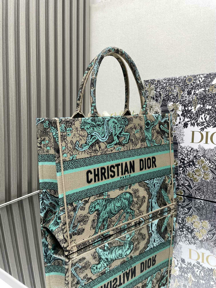 Medium Dior Tiger Book Tote M1286 Green