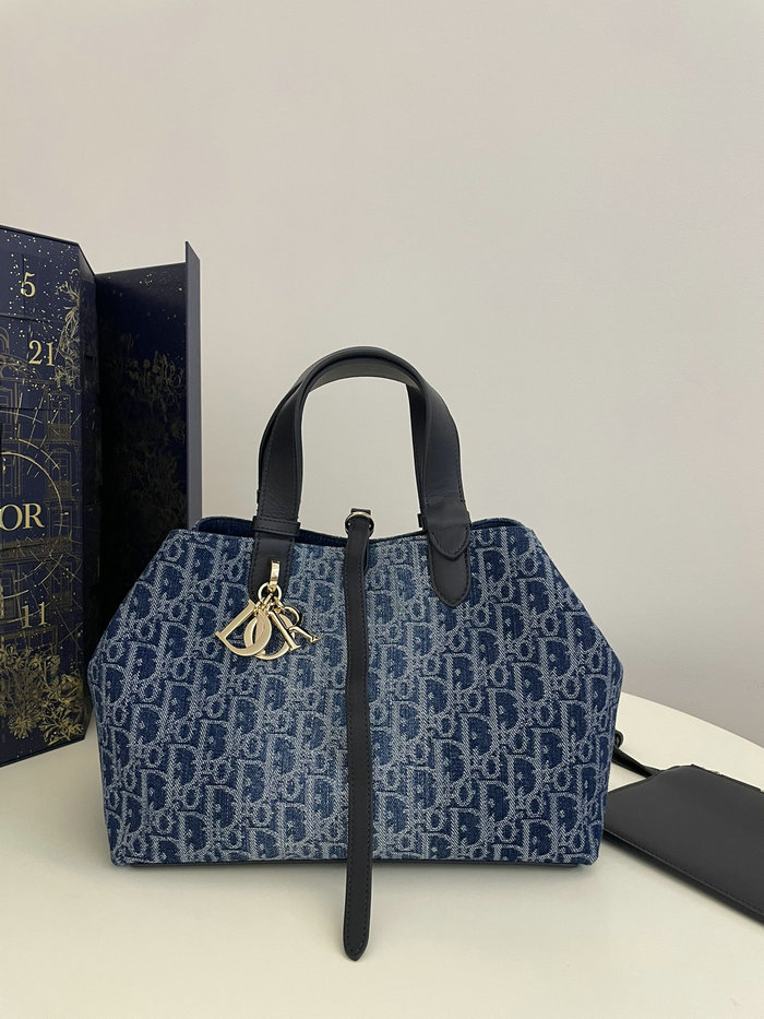 Medium Dior Toujours Bag M2821