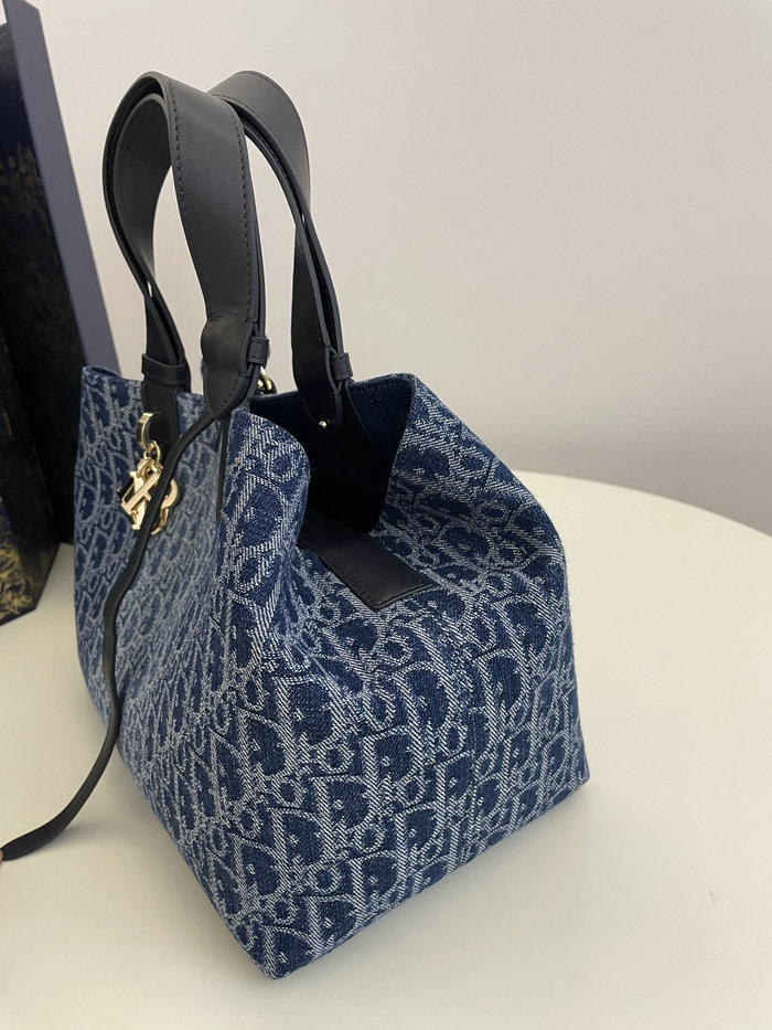 Medium Dior Toujours Bag M2821