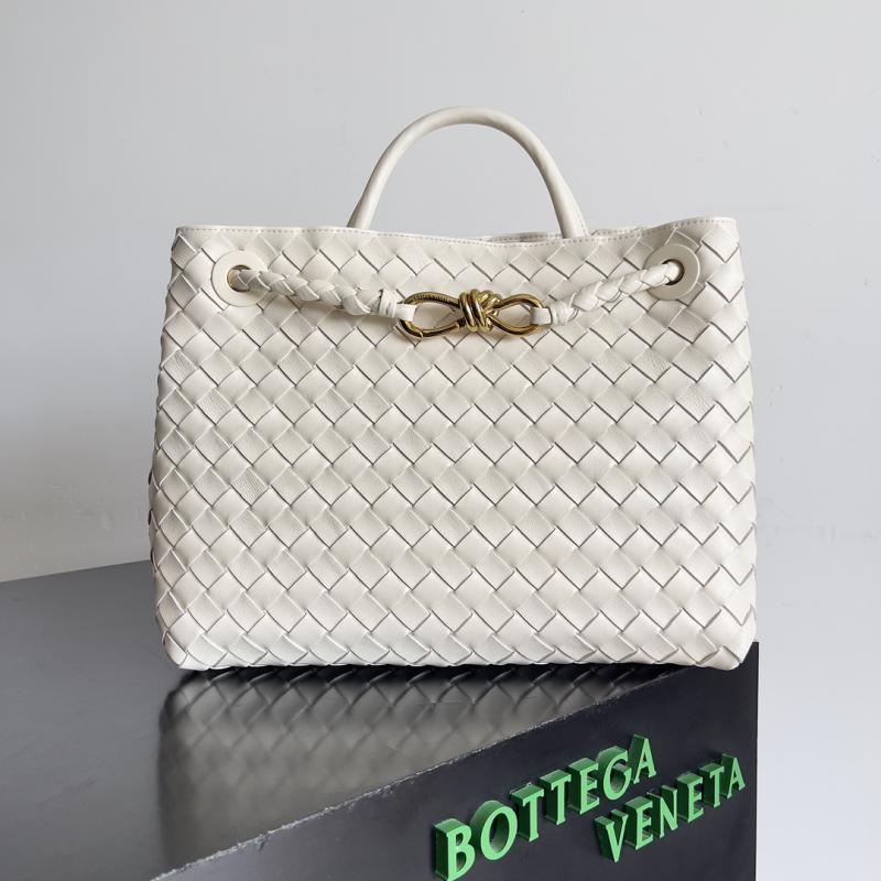 Bottega Veneta Medium Andiamo Tote Bag Sea Salt B743572