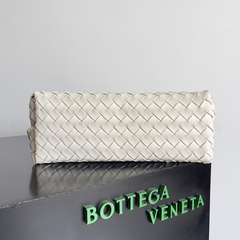 Bottega Veneta Medium Andiamo Tote Bag Sea Salt B743572