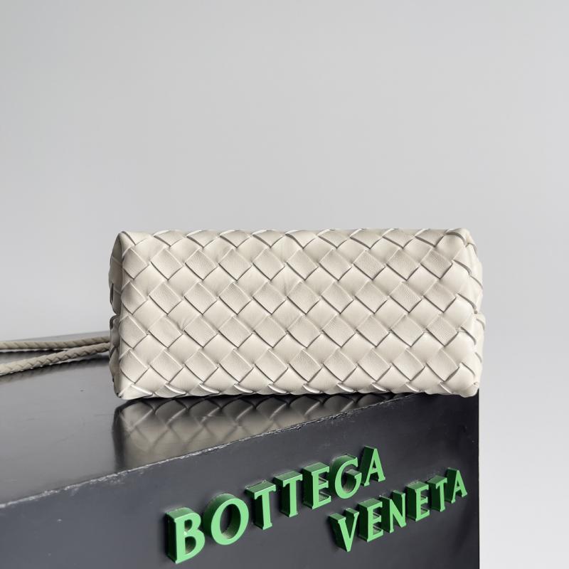 Bottega Veneta Small Andiamo Tote Bag B743568 Sea Salt