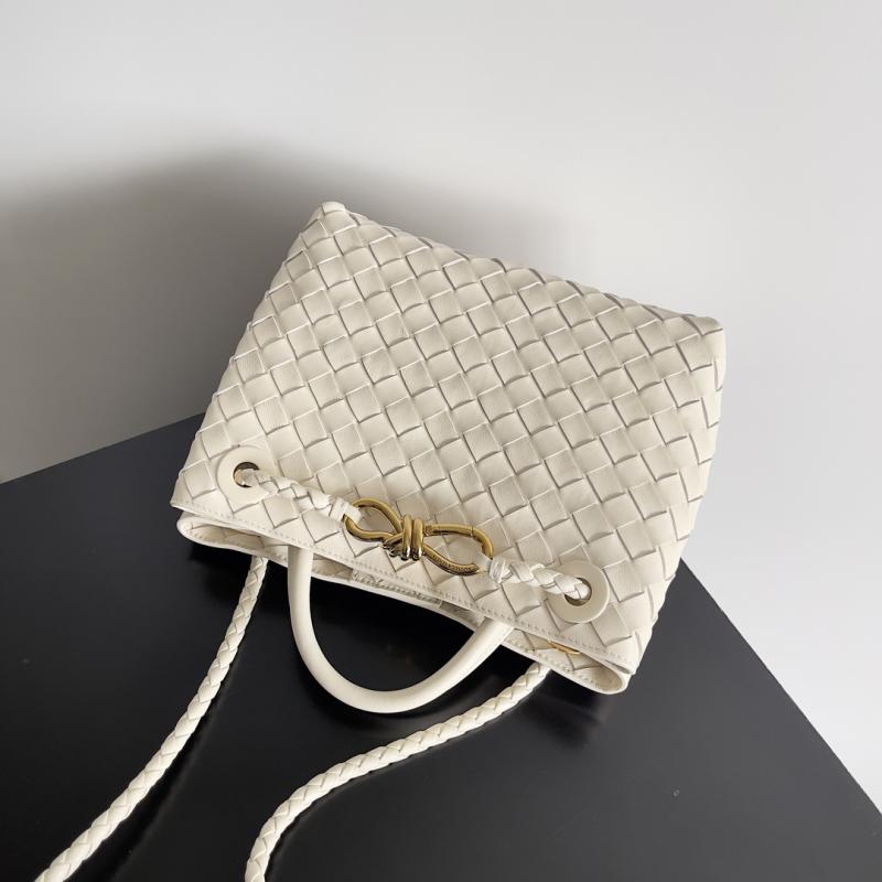 Bottega Veneta Small Andiamo Tote Bag B743568 Sea Salt