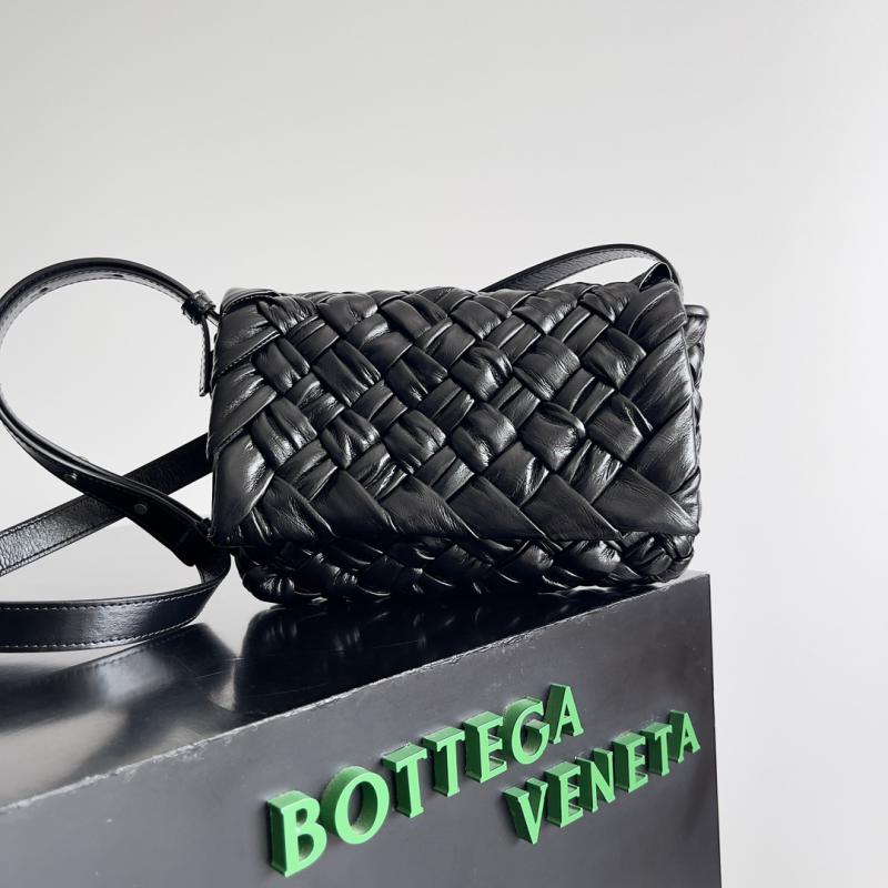 Bottega Veneta Small Rumple Messenger 787113 Black