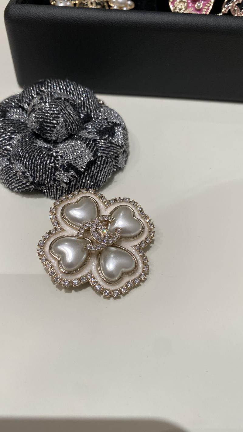 Chanel Brooch CB72804