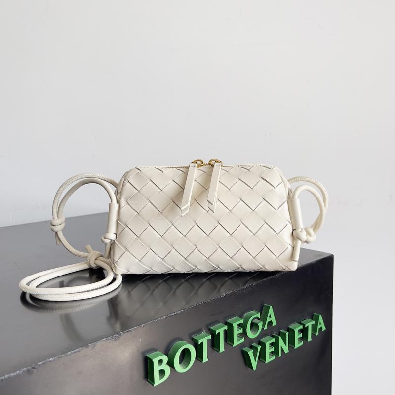 Bottega Veneta Intrecciato Concert Pouch 794258 Sea salt