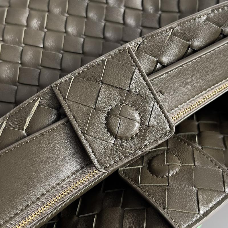 Bottega Veneta Medium Andiamo Tote Bag B743572 Kaki