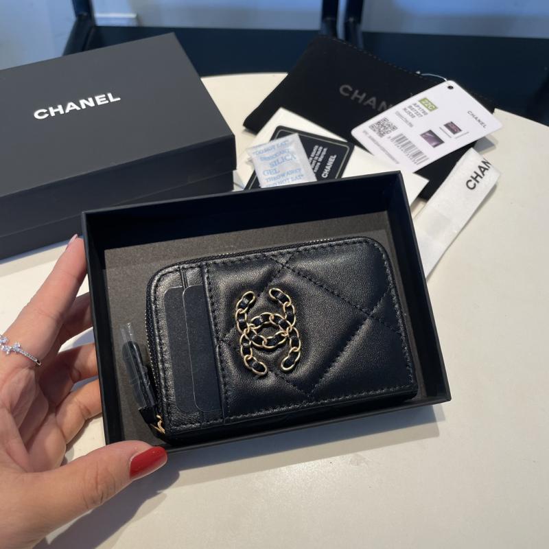 Chanel 19 Card Holder AP2701