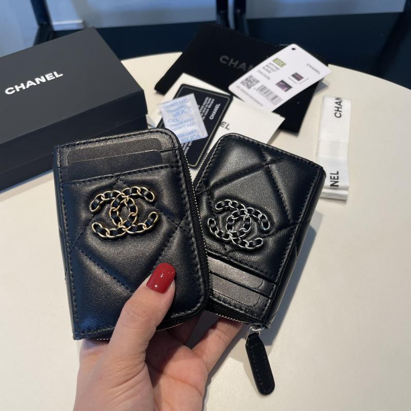 Chanel 19 Card Holder AP2701