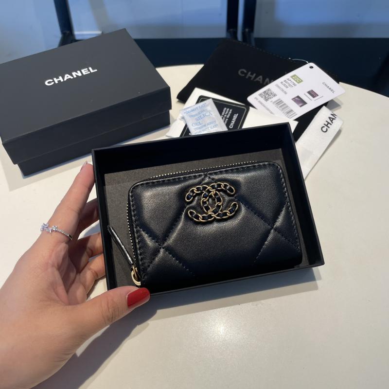 Chanel 19 Small Zipped Wallet AP0945