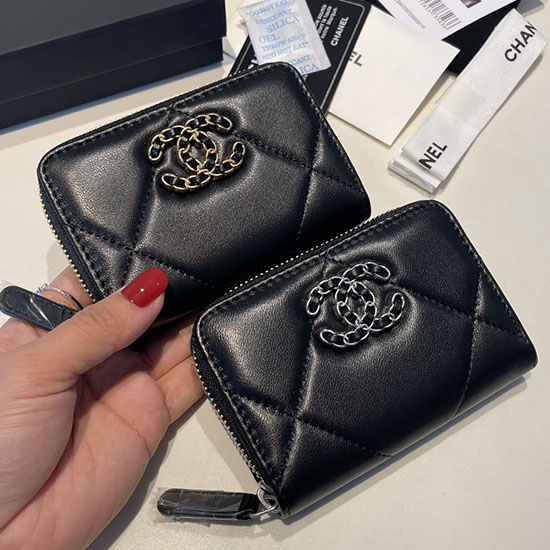 Chanel 19 Small Zipped Wallet AP0945