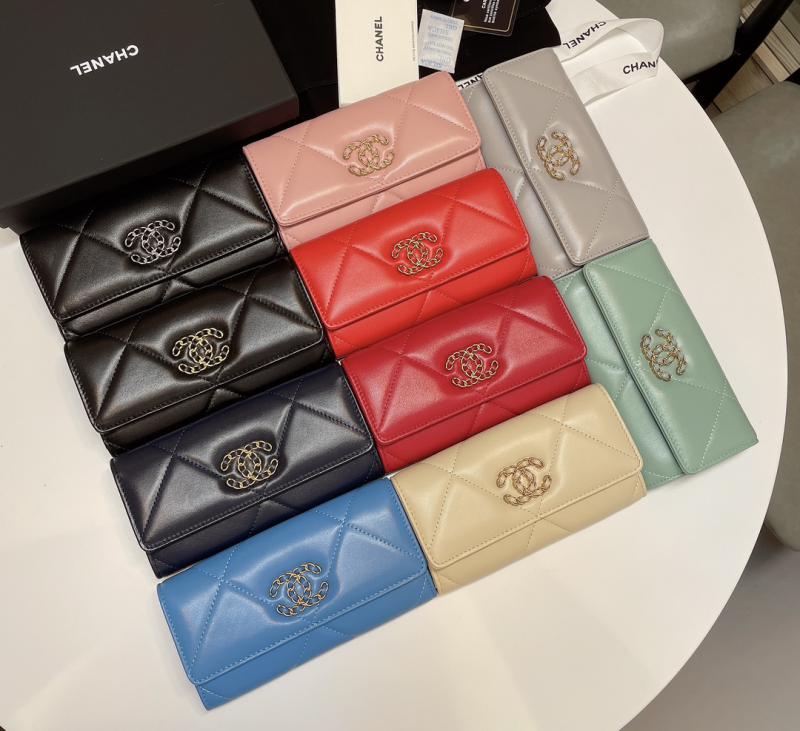 Chanel 19 Wallet AP0954