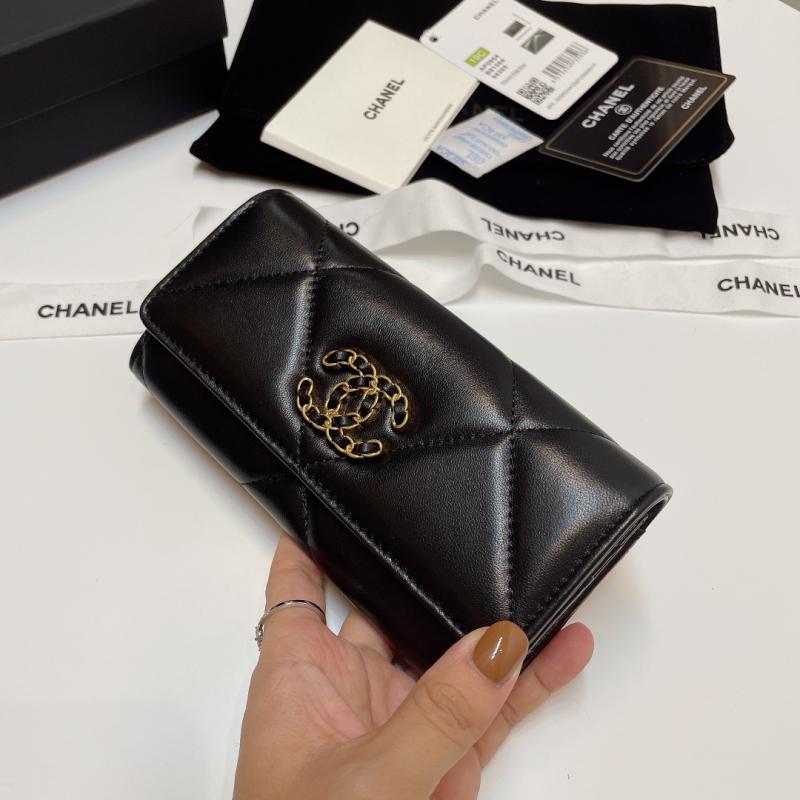 Chanel 19 Wallet AP0954