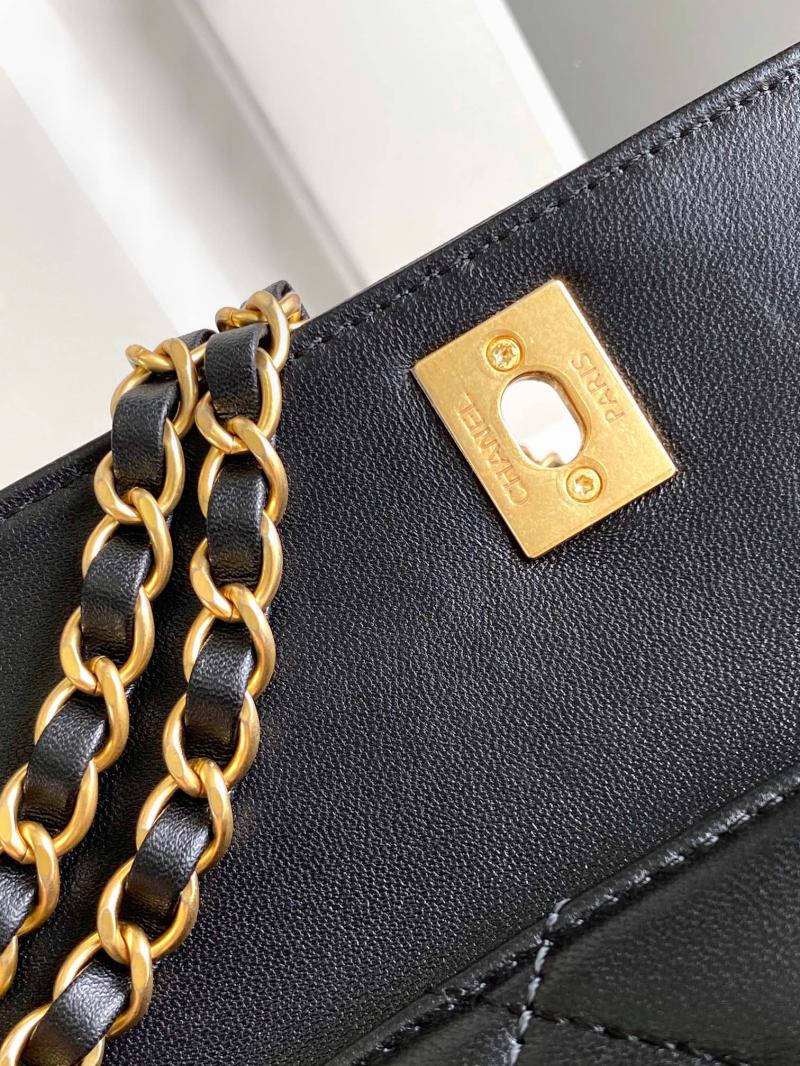 Chanel Lambskin Clutch AS5038