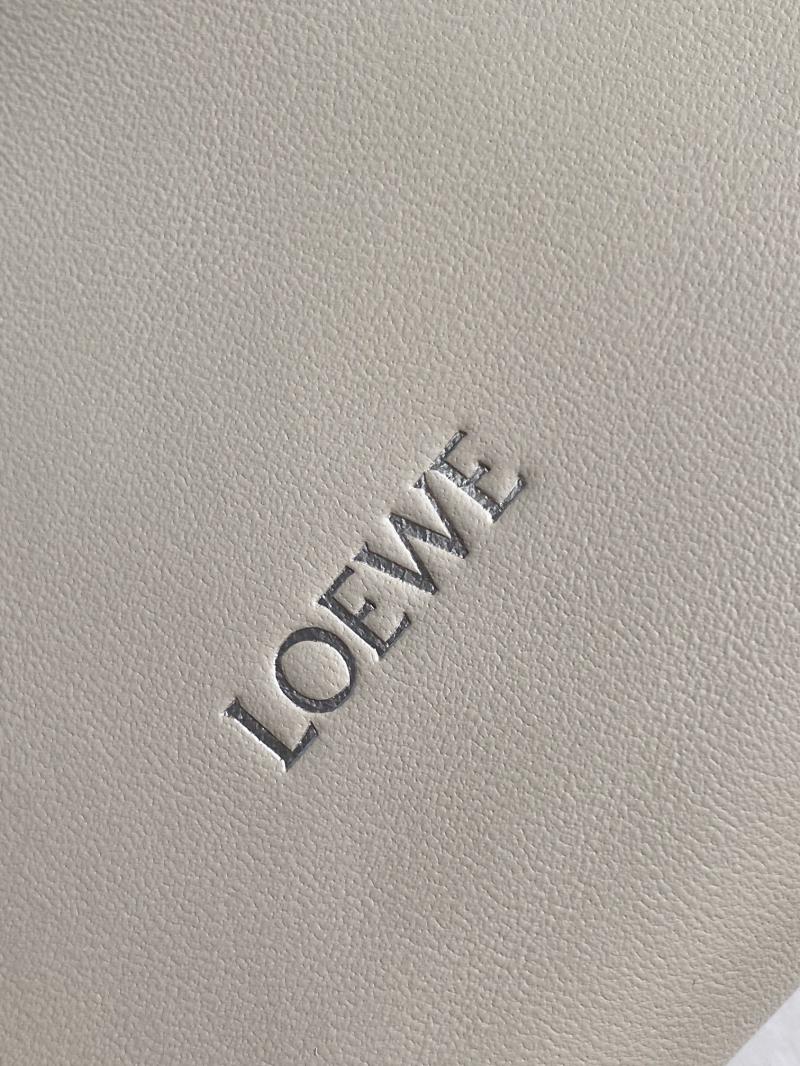 Loewe Small Squeeze Bag Sea Salt 652329