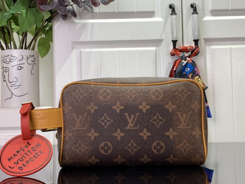 Louis Vuitton Locker Dopp Kit M11765