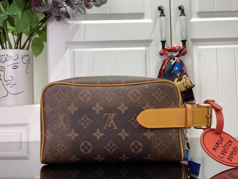 Louis Vuitton Locker Dopp Kit M11765