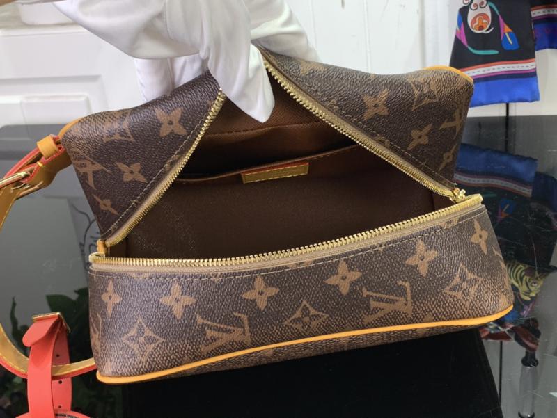 Louis Vuitton Locker Dopp Kit M11765