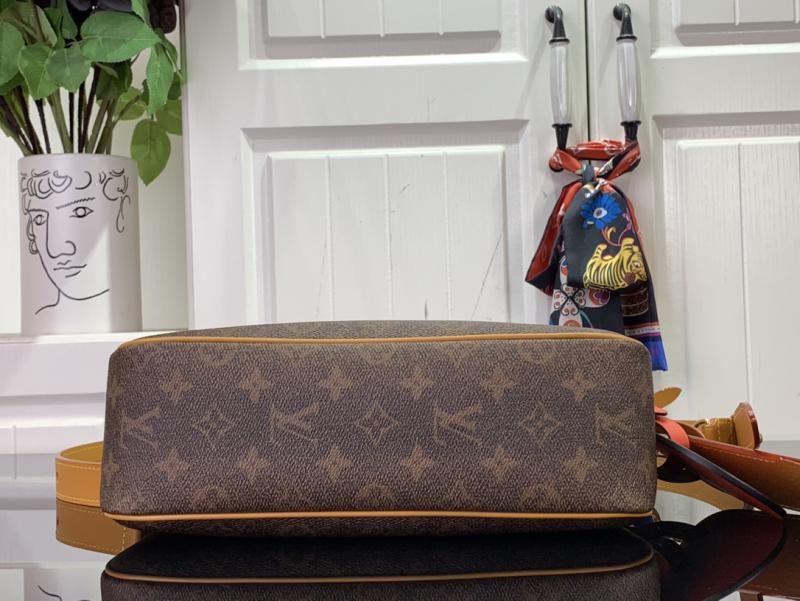 Louis Vuitton Pochette Accessoire XL M11623