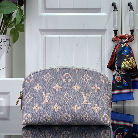 Louis Vuitton Pochette Cosmetique PM M12440