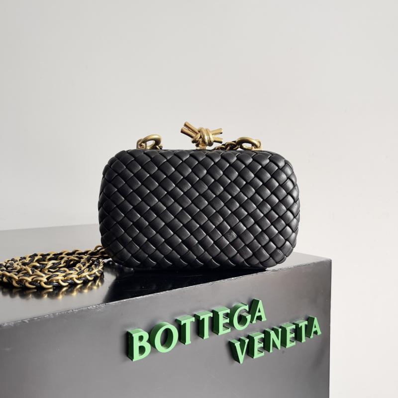 Bottega Veneta Knot With Chain 776662 Black