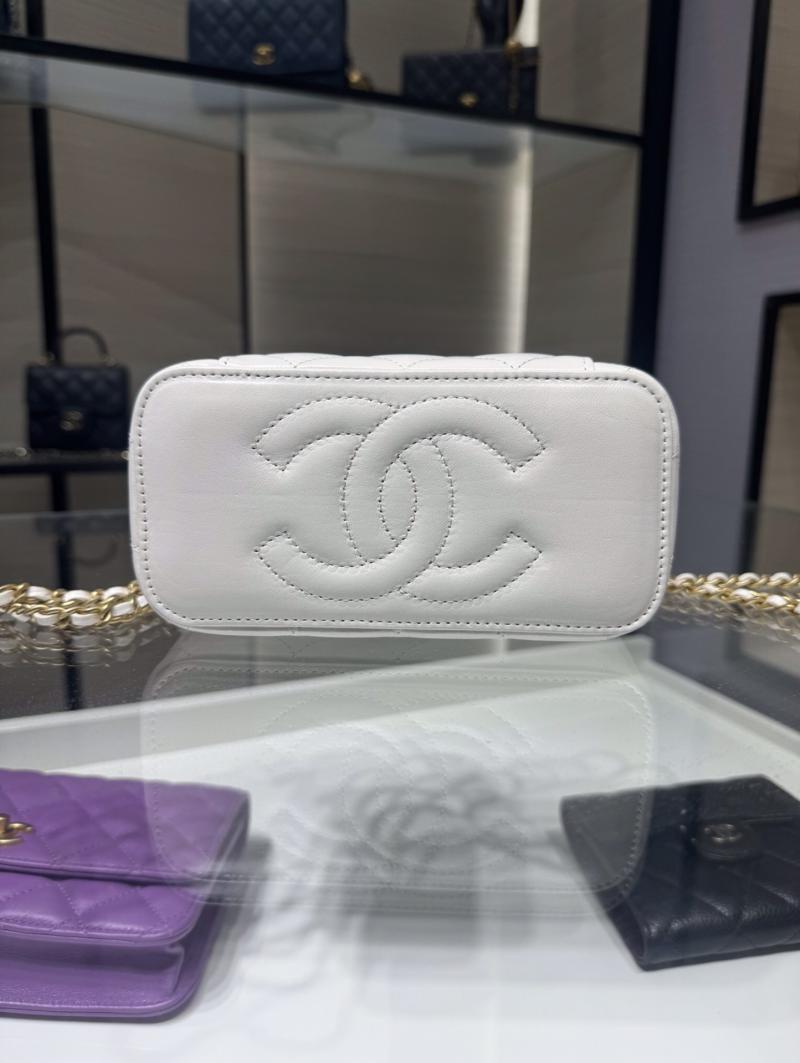 Chanel Clutch With Chain AP2303 White