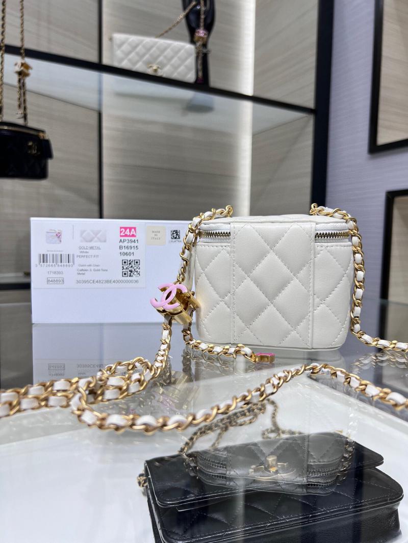 Chanel Clutch With Chain AP3941 White