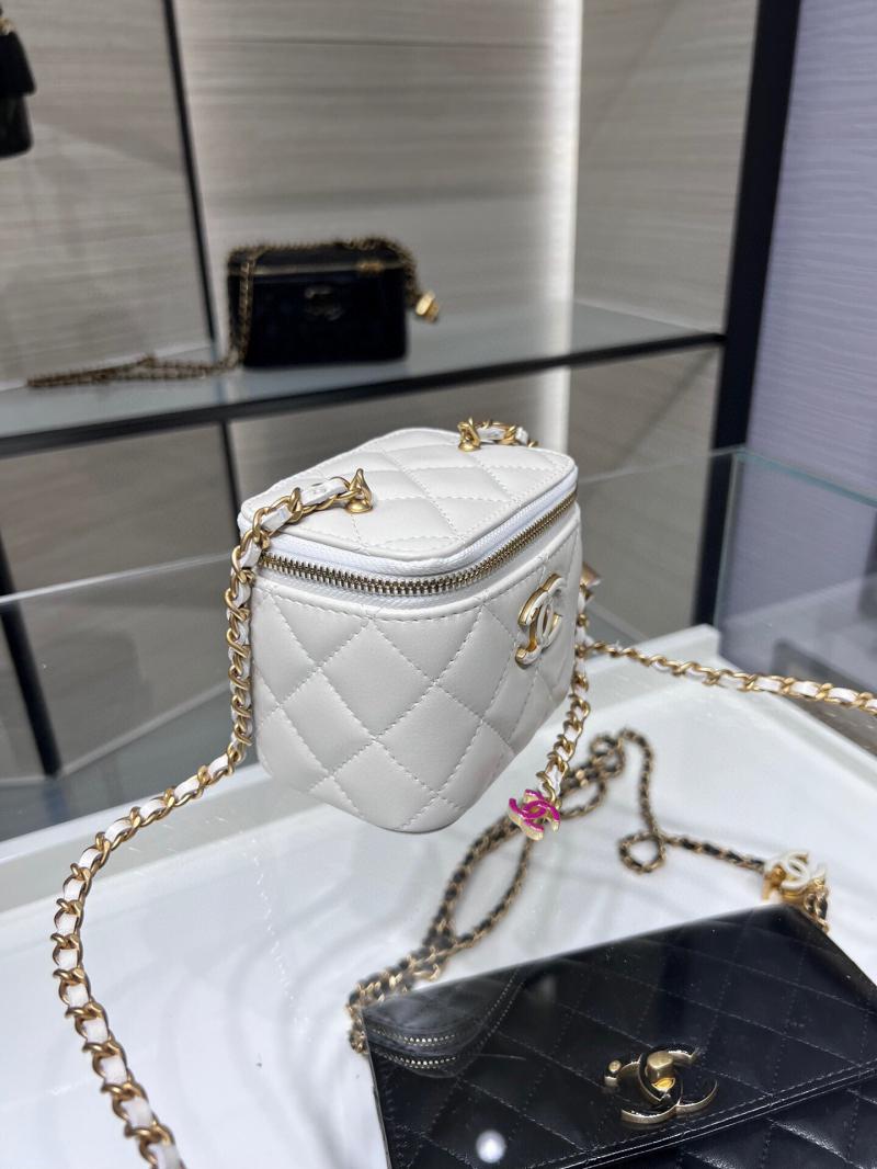 Chanel Clutch With Chain AP3941 White