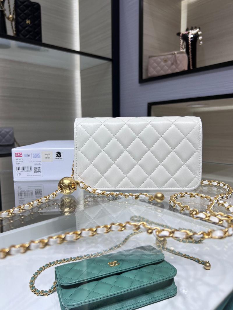 Chanel Lambskin Chain Wallet AP3071 White