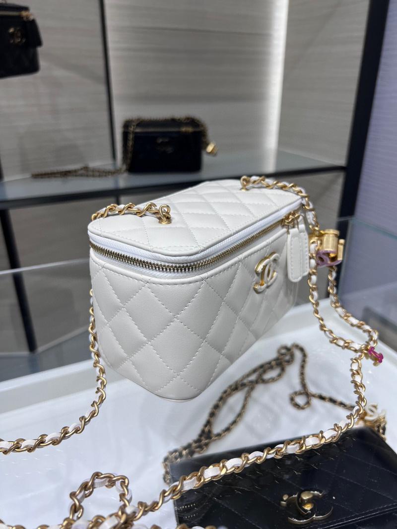 Chanel Vanity Case With Chain AP3940 White