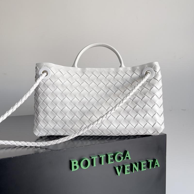 Bottega Veneta East-West Andiamo 754990 White