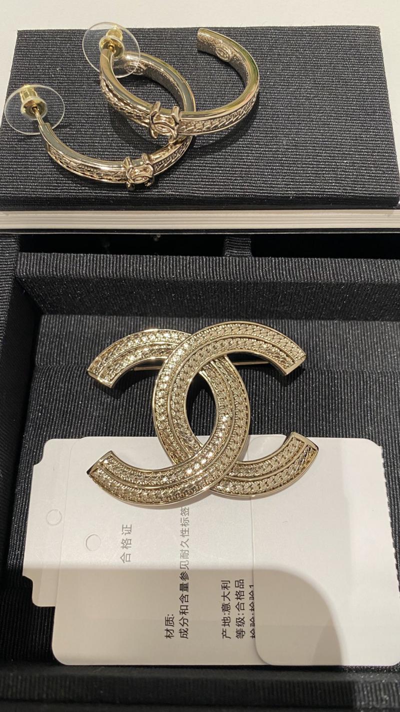 Chanel Brooch CB92605