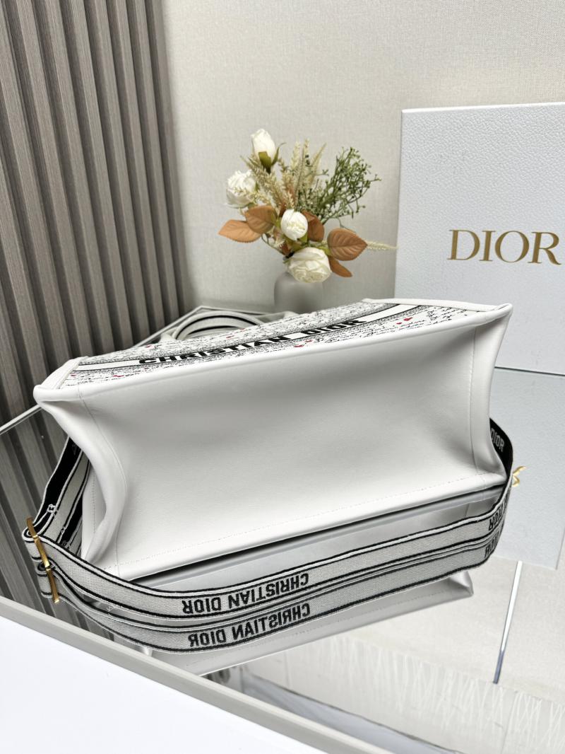 Dioramour Medium Dior Book Tote M1324