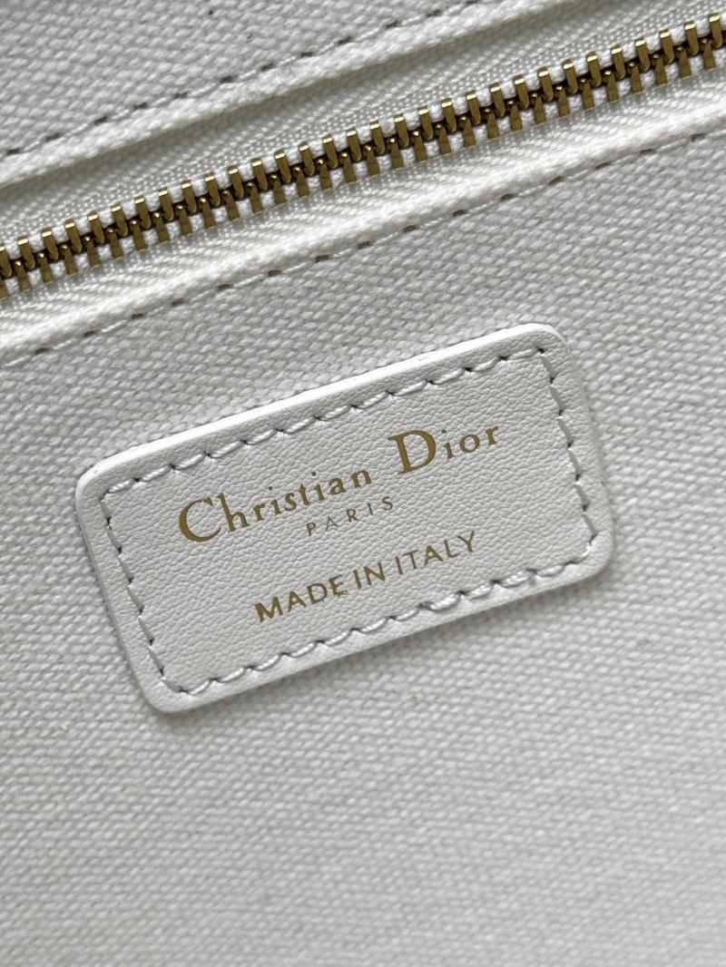 Dioramour Medium Dior Book Tote M1324