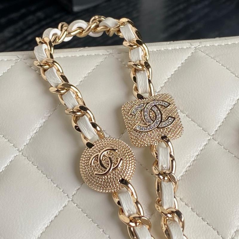 Chanel Clutch with Chain AP4301 White