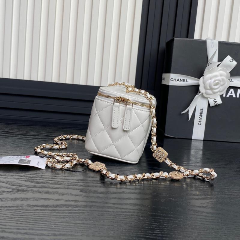 Chanel Clutch with Chain AP4301 White