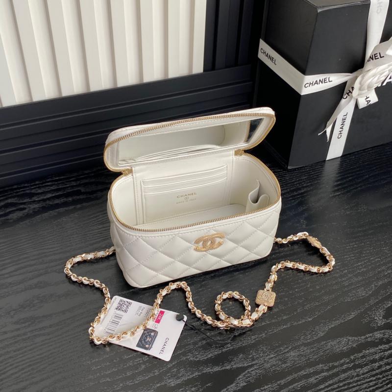 Chanel Clutch with Chain AP4301 White