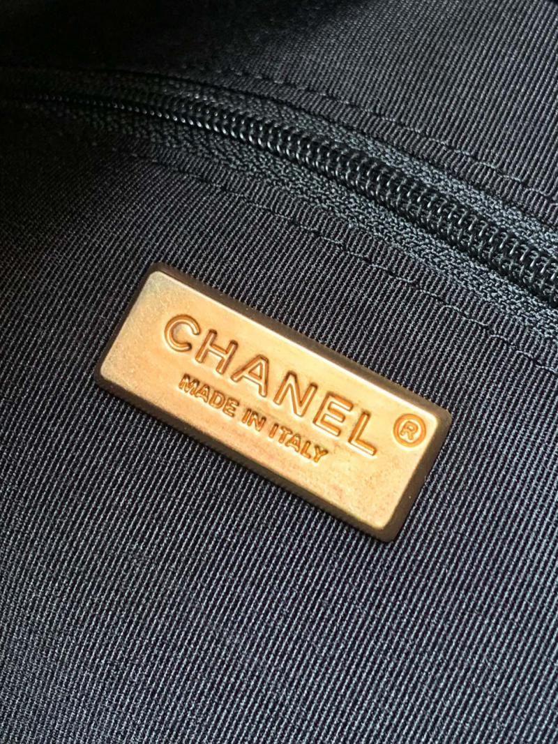 Chanel Grained Leather Shoulder Bag Black A99921