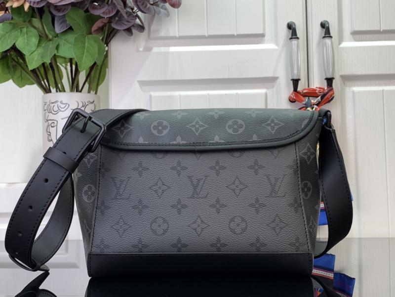 Louis Vuitton Pulse Messenger M12681