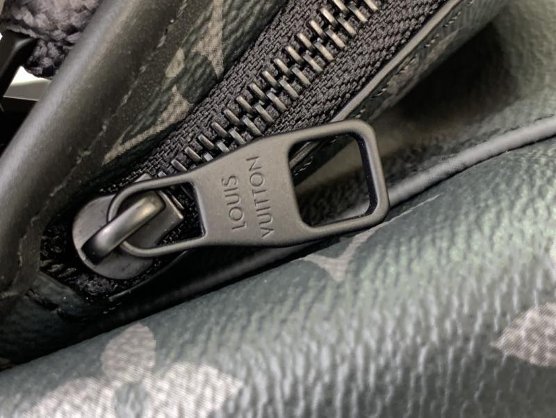 Louis Vuitton Pulse Messenger M12681