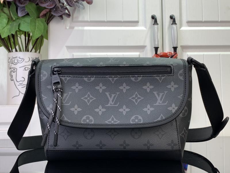 Louis Vuitton Pulse Messenger M12681