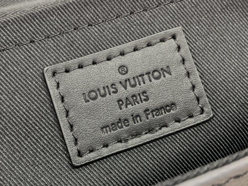 Louis Vuitton Pulse Messenger M12681