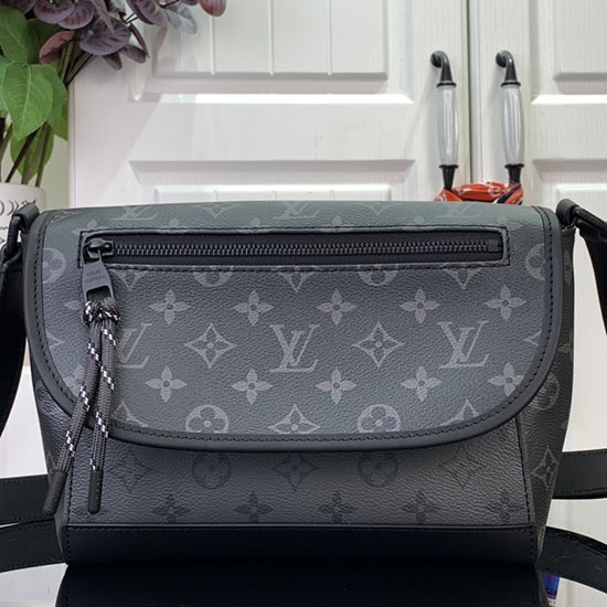 Louis Vuitton Pulse Messenger M12681