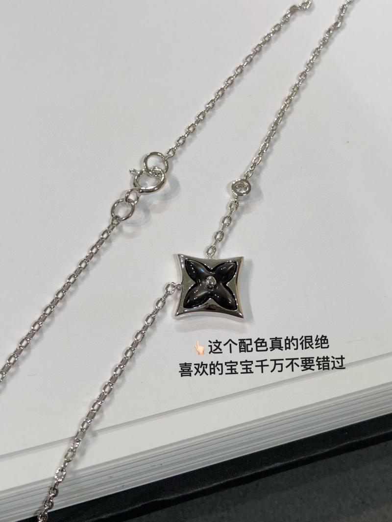 Louis Vuitton Necklace LN102201