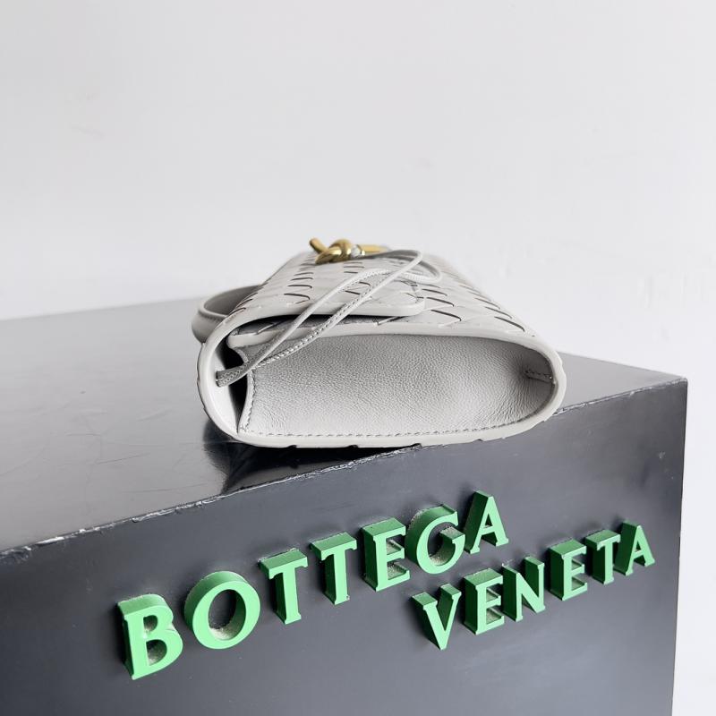 Bottega Veneta Andiamo Clutch Sterling 741511