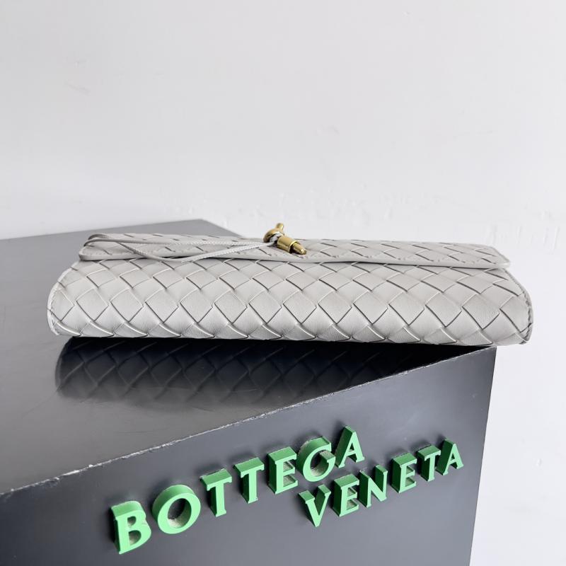 Bottega Veneta Andiamo Clutch Sterling 741511