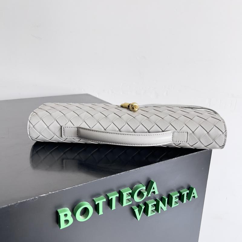 Bottega Veneta Andiamo Clutch Sterling 741511