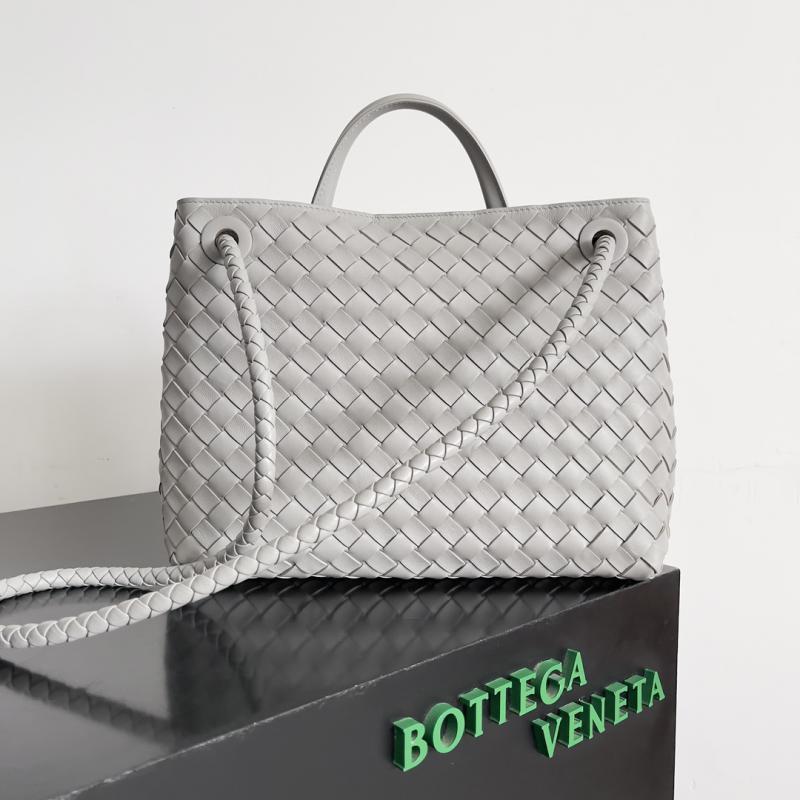 Bottega Veneta Medium Andiamo Tote Bag Sterling B743572