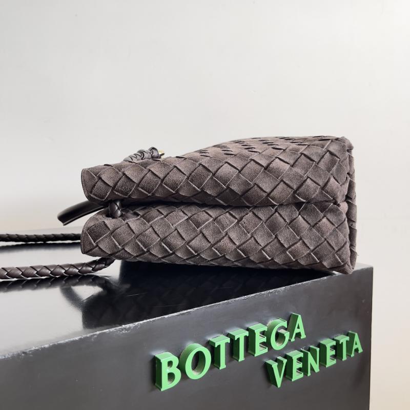 Bottega Veneta Suede Medium Andiamo Tote Bag B743572 Fondant